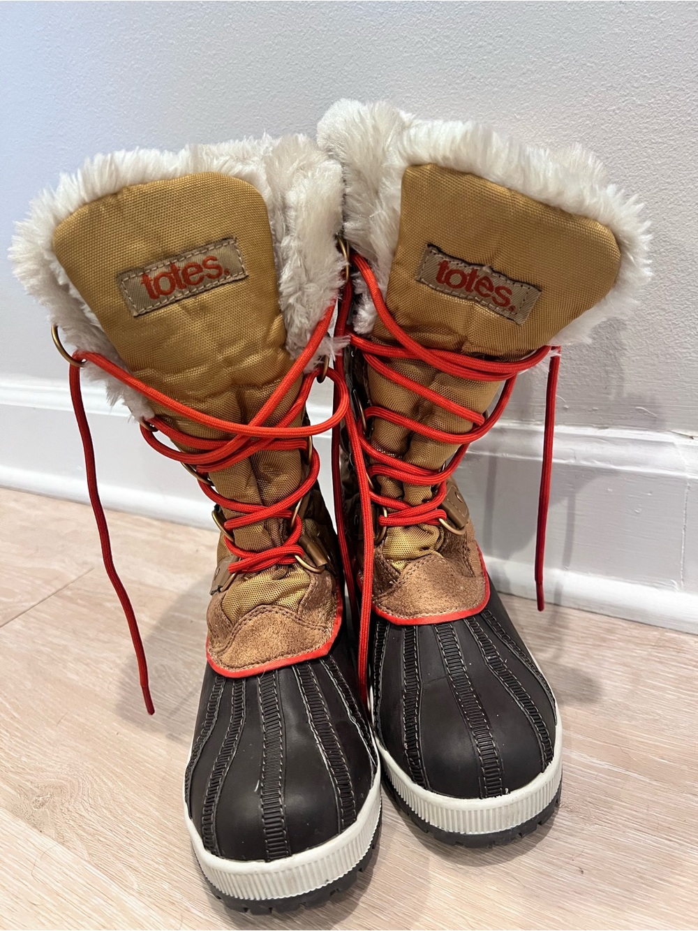 totes Women's Tan, Black & Red Lace-Up Winter Boots with Faux Fur Collar